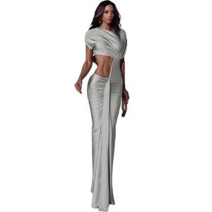 Robe de soirée élégante gris argenté à une épaule avec découpe, plis et longueur au sol