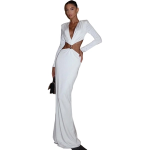 Robe longue blanche sexy à col en V, manches longues, découpes latérales et anneau métal