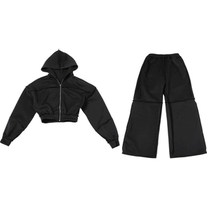 Flachbild von Damen-Set in Schwarz mit kurzem Kapuzenpullover und weiter Jogginghose