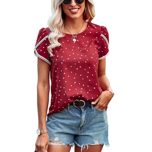 Elegant wine red short sleeve T-shirt with heart print and white lace sleeve detailing