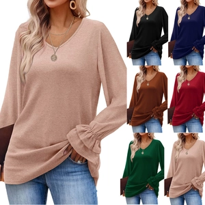 Damesshirt met V-hals en lange mouwen met ruches aan de manchetten in diverse kleuren