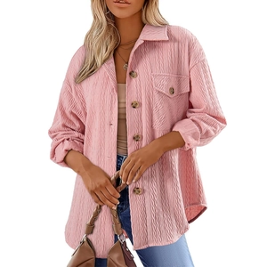 Camicia rosa a maniche lunghe con trama goffrata e bottoni marmorizzati per donna