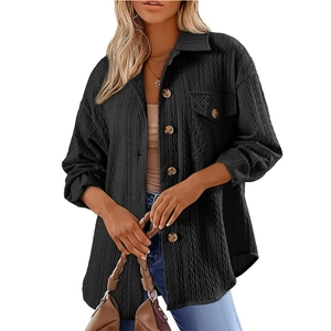 Giacca a camicia nera da donna a maniche lunghe in velluto a coste con colletto a rever