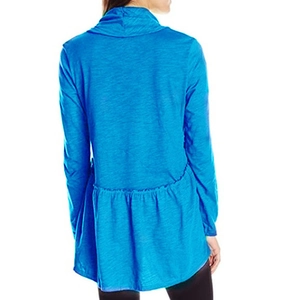 Rückansicht eines blauen Langarm-Cardigans mit Rüschensaum und Slub-Strukturstoff