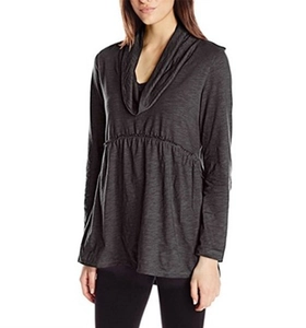 Detail eines dunkelgrauen Sweatshirts mit Wasserfall-Ausschnitt und Empire-Taille