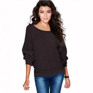 Haut en maille marron à manches chauve-souris et col bateau avec texture plissée chic