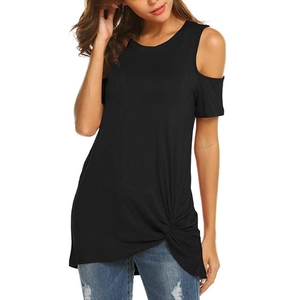 T-shirt noir femme à épaules dénudées avec un détail de nœud élégant à l'ourlet