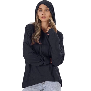 Damen Kapuzenpullover in Schwarz mit asymmetrischem Saum und modernem Crossover-Design