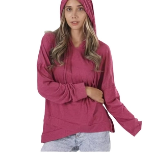 Damen Kapuzenpullover in Rosarot mit langen Ärmeln und einem asymmetrischen überkreuzten Saum