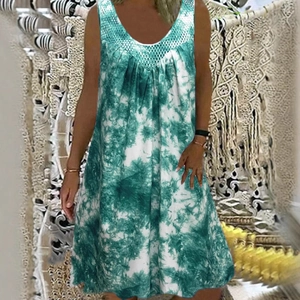Sommerliches ärmelloses A-Linien-Kleid mit grünem Batikmuster und Netz-Ausschnitt