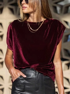 T-shirt femme en velours bordeaux à manches courtes avec col rond et épaules tombantes
