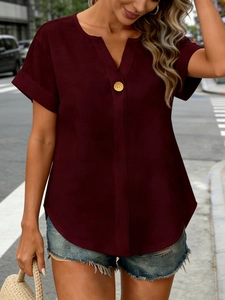 Dames bordeauxrode T-shirt met V-hals, knoopdetail en een casual losse modieuze pasvorm
