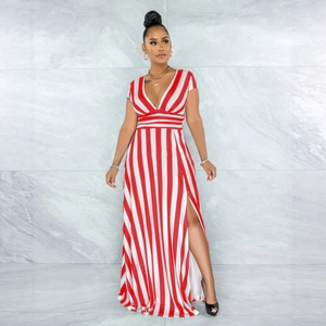Rostweiß gestreiftes Maxikleid mit tiefem V-Ausschnitt, hoher Schlitz und Taillierung