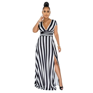 Sexy schwarz-weiß gestreiftes Kleid mit V-Ausschnitt, Schlitz und schmaler Passform
