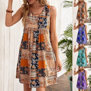 Détails de la robe bohème sans manches à imprimé en divers motifs et couleurs d'été