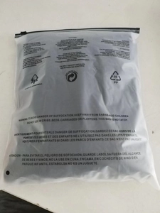 Matte, halbtransparente PP-Verpackung mit Reißverschluss und Sicherheitshinweisen