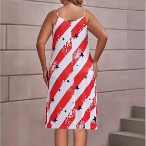 Vue arrière de robe d'été décontractée avec motif à rayures et étoiles du drapeau américain