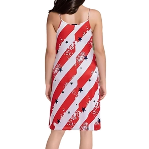 Vue arrière d'une robe d'été rayée sans manches avec imprimé étoiles rouge et blanc