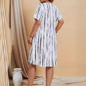 Abito estivo da donna a maniche corte a righe tie-dye bianco e viola con taglio dritto