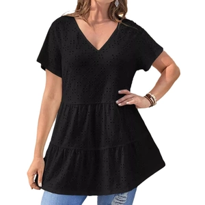Haut noir en coton à col en V pour femme avec broderie anglaise et volants