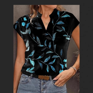 T-shirt da donna con scollo a V a maniche corte e stampa floreale di foglie blu