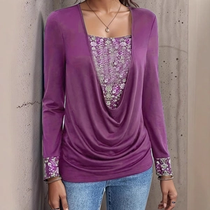 Damen Langarmshirt in Dunkelviolett mit Blumen-Patchwork und tiefem U-Ausschnitt