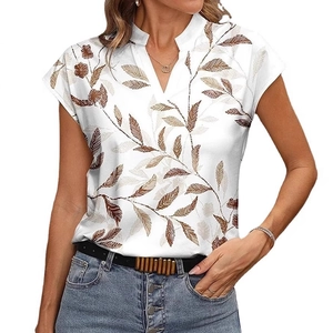 T-shirt da donna bianca a maniche corte con scollo a V e stampa di foglie marroni