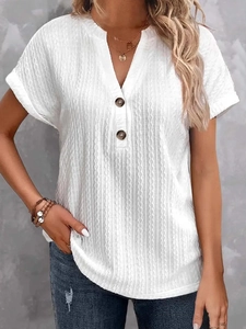 T-shirt bianca da donna con scollo a V, trama verticale e bottoni scuri