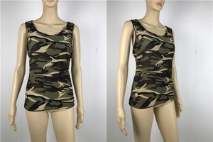 Vorder- und Seitenansicht des Damen-Camouflage-Tanks mit klassischem Waldmuster-Print