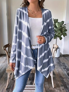 Detail van grijs tie-dye vest met lange mouwen, asymmetrische zoom en zachte gebreide stof
