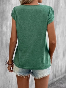 Vue arrière du t-shirt vert foncé avec manches pétales et maille texturée