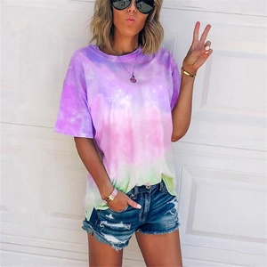 Women's loose tie-dye gradient t-shirt in purple and pink with short sleeves
