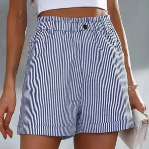 Damen-Sommershorts mit hoher Taille, blau-weißen Streifen, Taschen und elastischem Bund