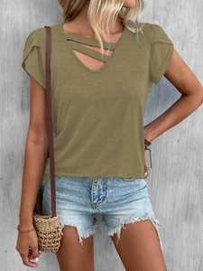 T-shirt femme vert olive avec col en V à lacets croisés et manches à volants