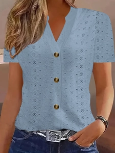 Chemise en dentelle bleu clair pour femmes avec col en V, fleurs et boutons dorés chics
