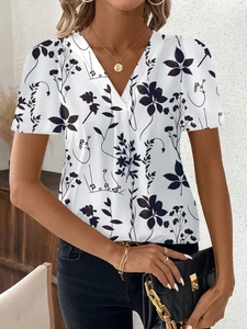 T-shirt da donna con scollo a V bianca con eleganti motivi floreali e foglie nere