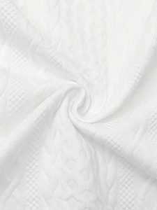 Gros plan sur le tissu en maille jacquard blanc aux textures géométriques complexes