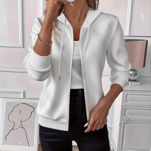 Veste à capuche blanche zippée pour femme avec texture diagonale et coupe ajustée
