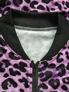 Detail of purple leopard print jacket with ribbed collar and high-quality zipper
