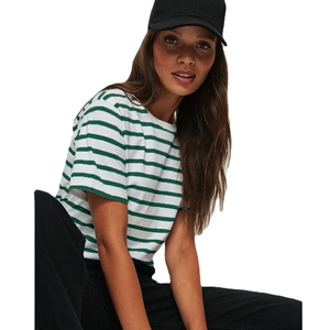 Klassisches grün-weiß quergestreiftes Kurzarm-T-Shirt mit Rundhalsausschnitt für Damen