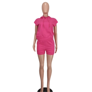 Conjunto deportivo rosa brillante de dos piezas con sudadera de manga corta y shorts cortos