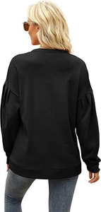 Rückansicht eines schwarzen Rundhals-Sweatshirts mit eleganten Falten-Puffärmeln und weichem Stoff