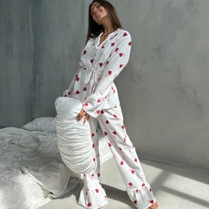 Pyjama femme en coton à imprimé cœurs, haut à manches longues et pantalon à volants