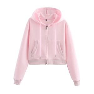 Ensemble sweat à capuche zippé court rose avec cordon et poignets côtelés sur blanc