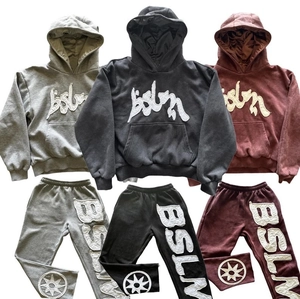 Detail von schweren Streetstyle Hoodies und Jogginghosen Sets mit BSLM Stickerei