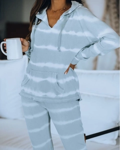 Zweiteiliges Damen-Lounge-Set mit Batikmuster, Langarm-Hoodie und Hose in Hellblau