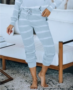 Damen Loungewear-Set in Hellblau-Tie-Dye mit Langarm-Oberteil und Kordelzug-Jogginghose