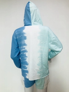 Damen Lounge-Set mit blauem und minzgrünem Batikmuster, Langarm mit Kapuze, Rückansicht