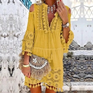 Robe bohème jaune à épaules dénudées avec franges, pompons et broderie de dentelle