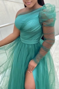 Detail of teal mesh dress with one-shoulder ruffled sleeve and high slit skirt